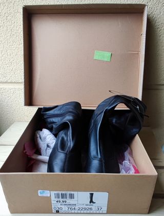 Botas altas 37 en su caja
