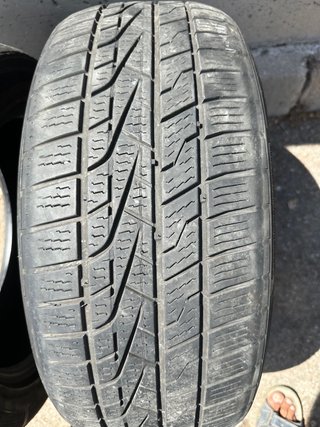 ruedas delinte de coche