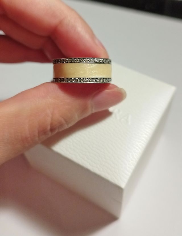 Anillo de plata y circonitas Pandora