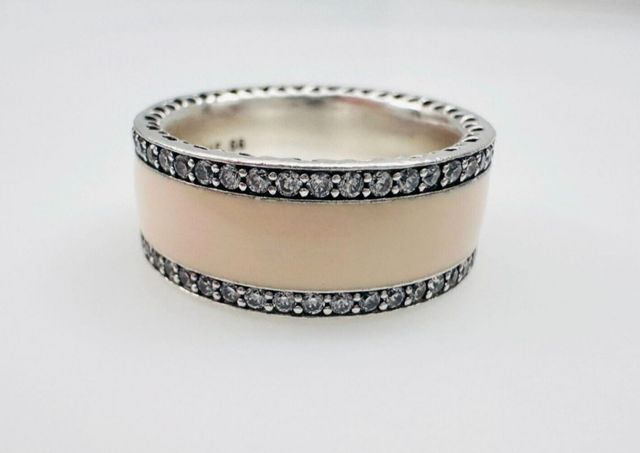 Anillo de plata y circonitas Pandora