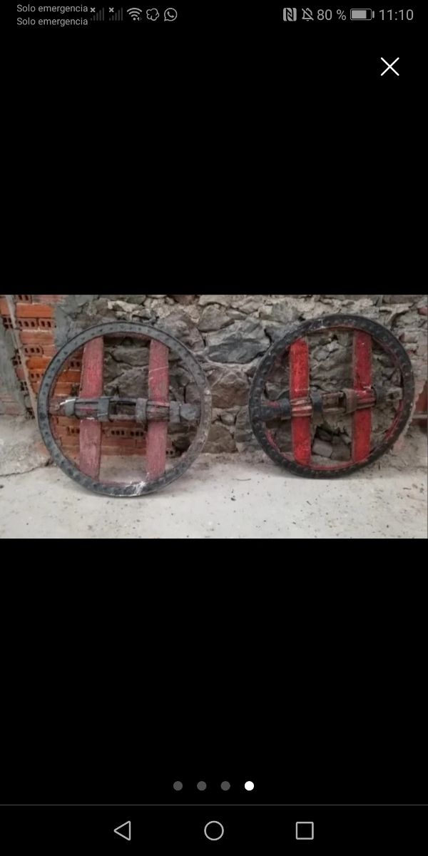 Se venden ruedas de carro antiguas para restaurar
