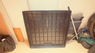 mesa con soporte y bandejas