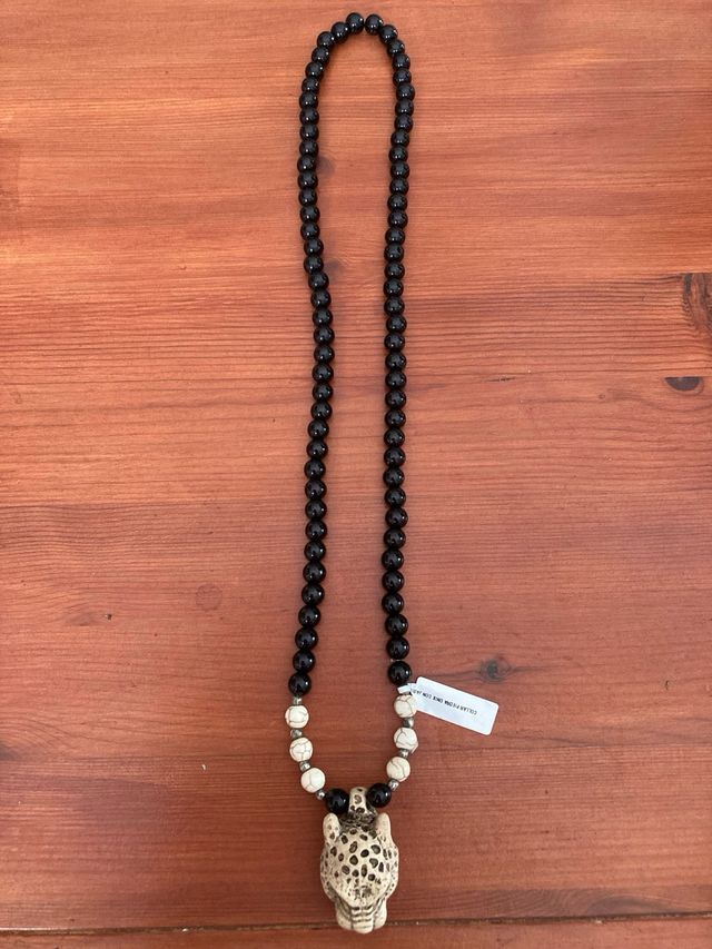 Collar onix negro con jaguar de piedra