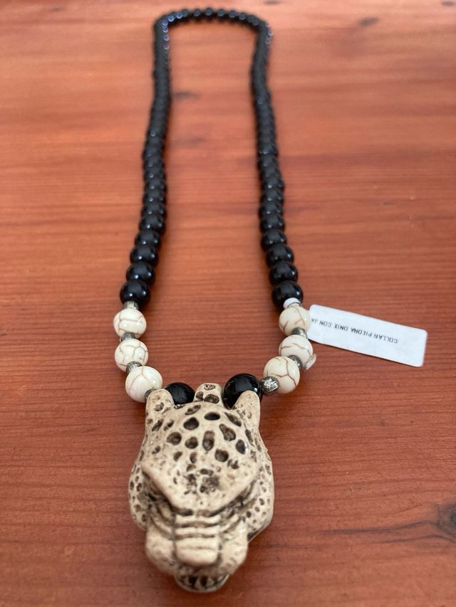 Collar onix negro con jaguar de piedra