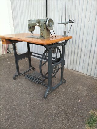 Maquina coser alfa antigua