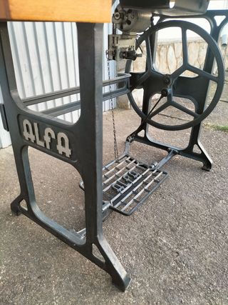 Maquina coser alfa antigua