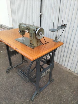 Maquina coser alfa antigua
