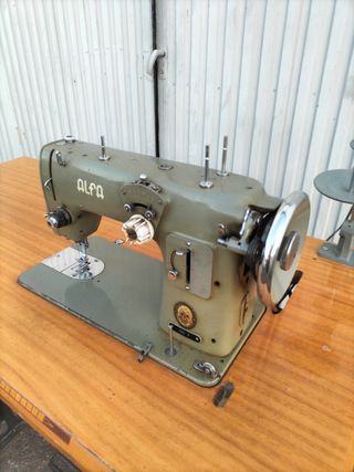 Maquina coser alfa antigua