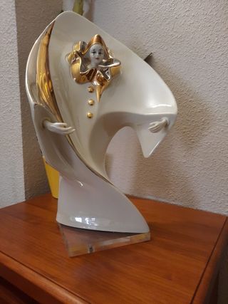PORCELANA GALOS 1986) sellada.