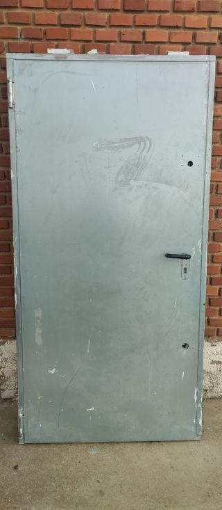 Puerta metálica