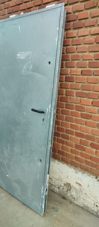 Puerta metálica
