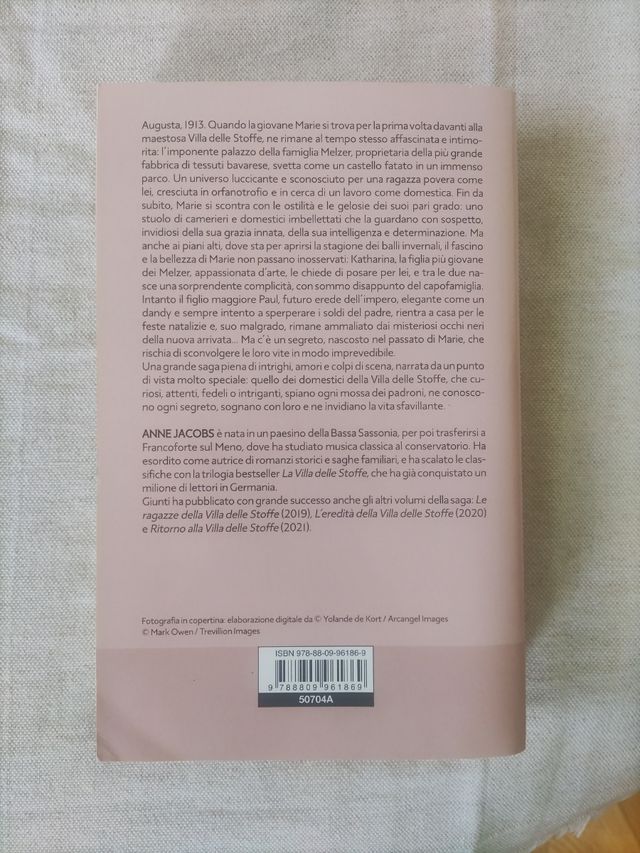 Libro "La villa delle stoffe"