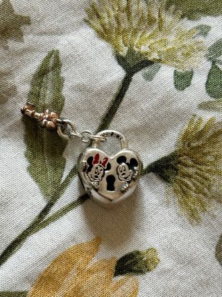 Charm candado pandora disney