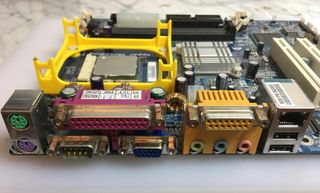 Placa Gigabyte 8I845GVM-RZ P4
