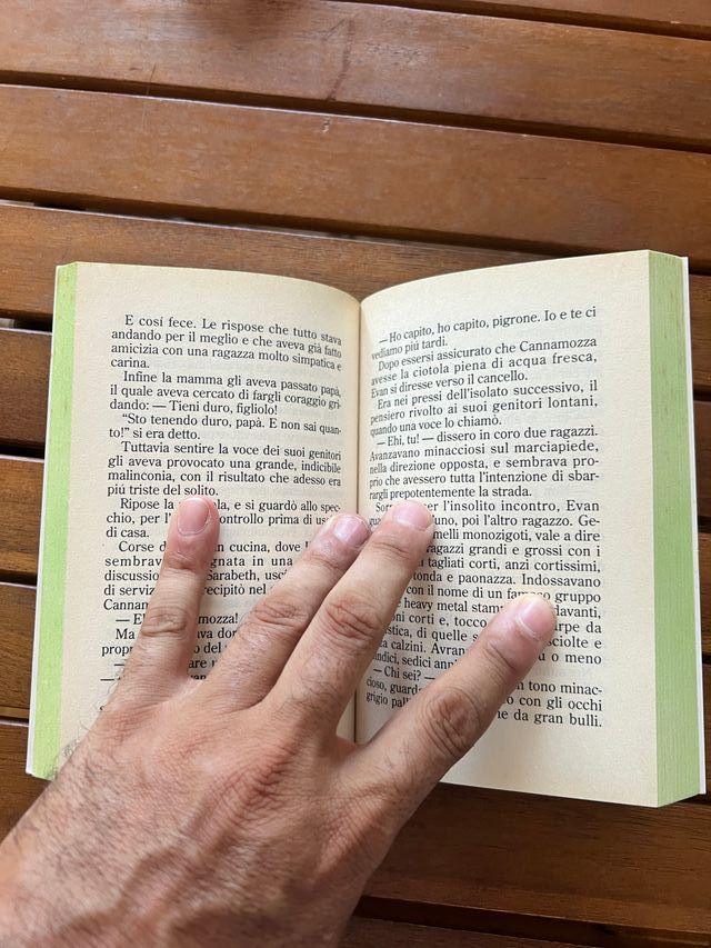 libro Piccoli Brividi "un barattolo mostruoso" di