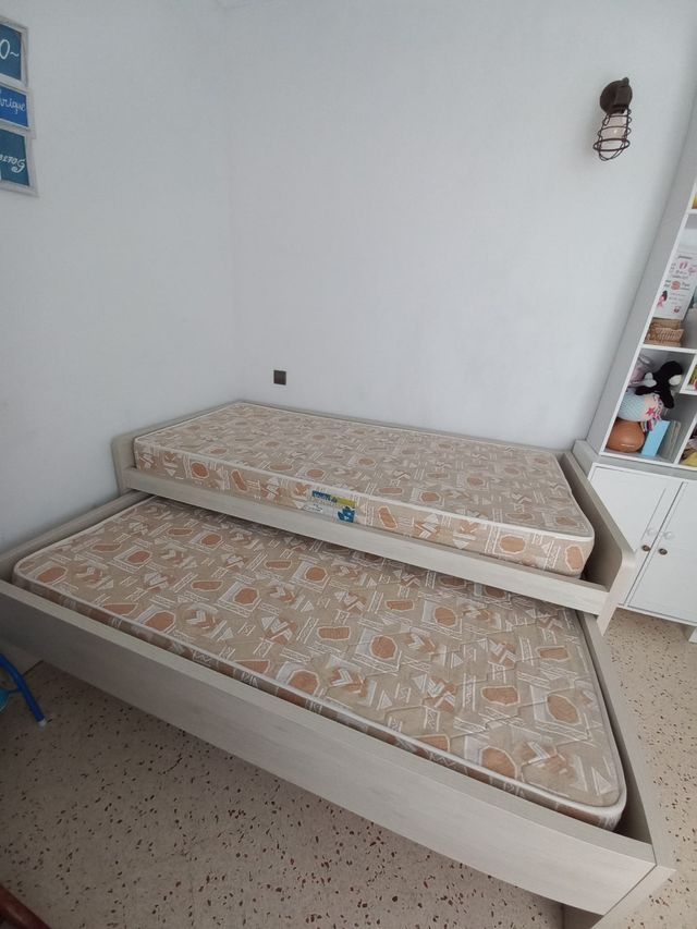 Cama doble con cajones