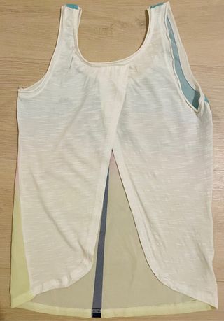 Camiseta Bershka espalda descubierta