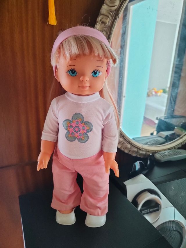 Muñeca sandra de falca, con musica