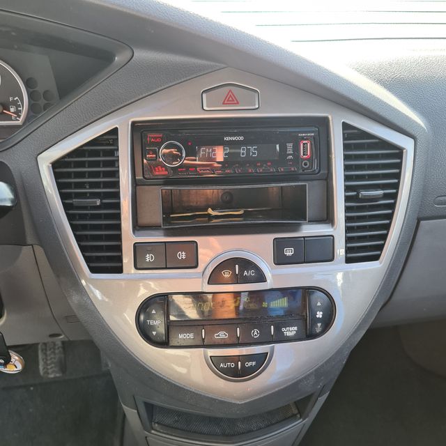 Kia Carens 1.8i 16V