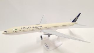 Precioso avion BOEING 777 SAUDIA 1:200