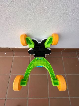 Andador corre-pasillos y juguete de actividades