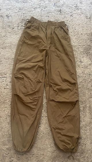 Pantalón parachute de Bershka