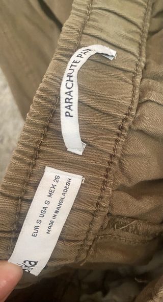 Pantalón parachute de Bershka