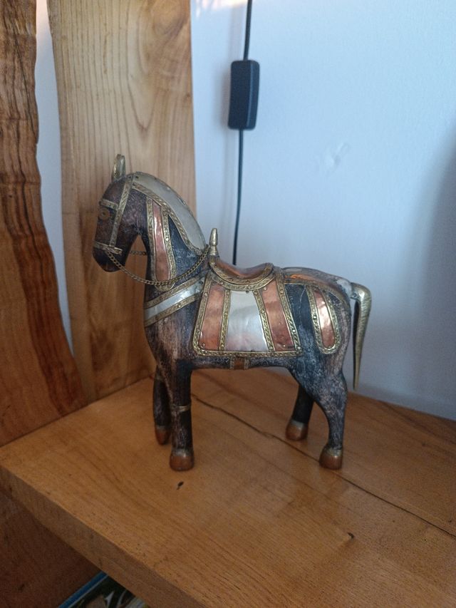 CABALLO DE MADERA ARTESONADO