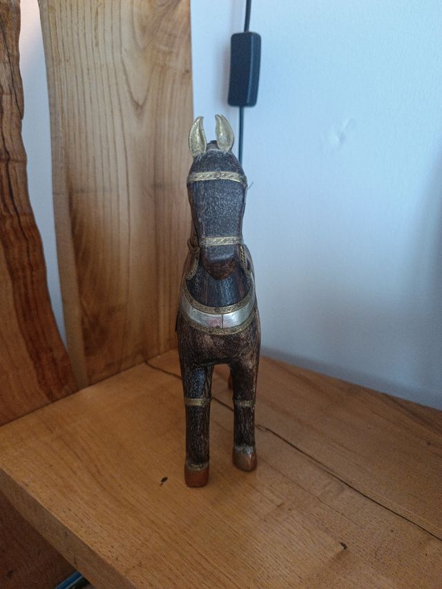 CABALLO DE MADERA ARTESONADO