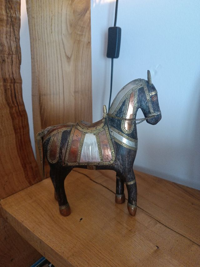 CABALLO DE MADERA ARTESONADO