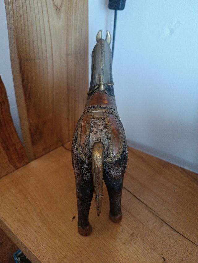 CABALLO DE MADERA ARTESONADO