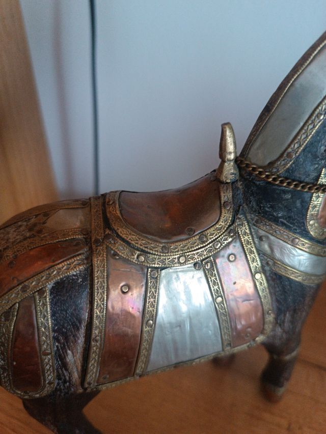 CABALLO DE MADERA ARTESONADO