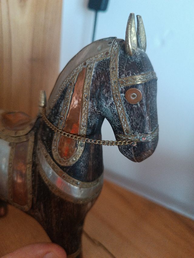 CABALLO DE MADERA ARTESONADO
