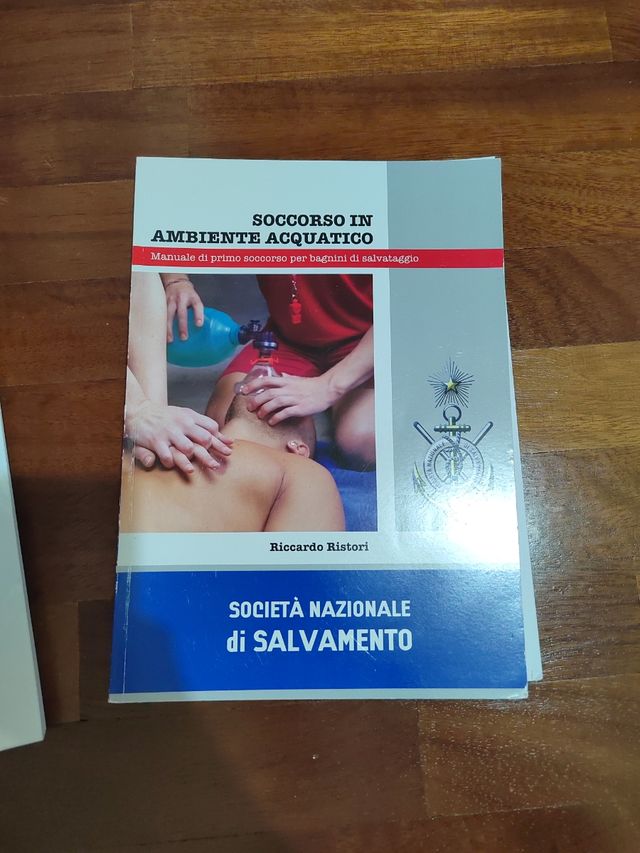 Manuale di salvamento per bagnini