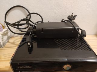 Xbox 360 + 2 mandos + auriculares