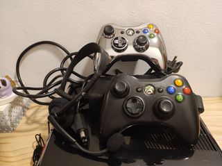 Xbox 360 + 2 mandos + auriculares