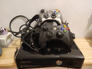 Xbox 360 + 2 mandos + auriculares