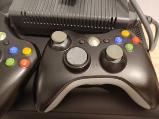 Xbox 360 + 2 mandos + auriculares