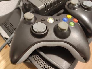 Xbox 360 + 2 mandos + auriculares