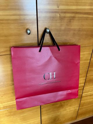 2 Bolsas de Carolina Herrera y 1 de Bimba y Lola.