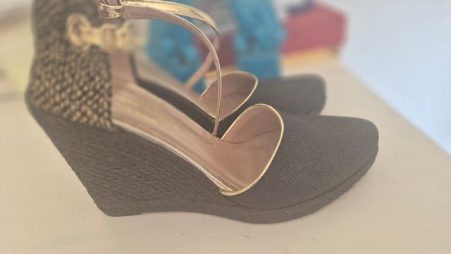 Cuñas de marca, de vestir