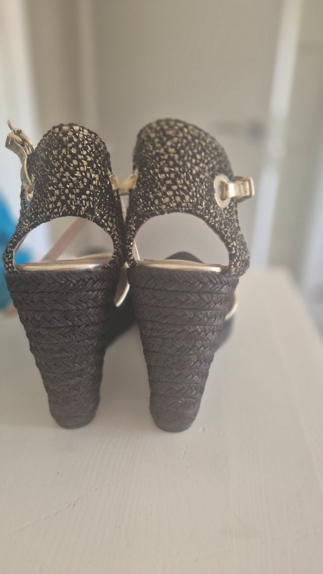 Cuñas de marca, de vestir