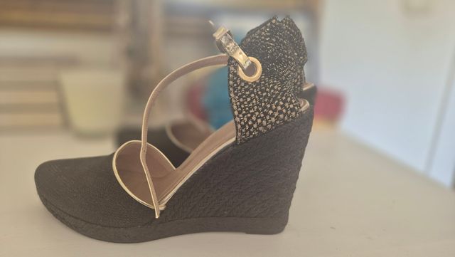 Cuñas de marca, de vestir