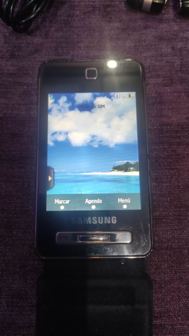 Móvil Samsung F480 .
