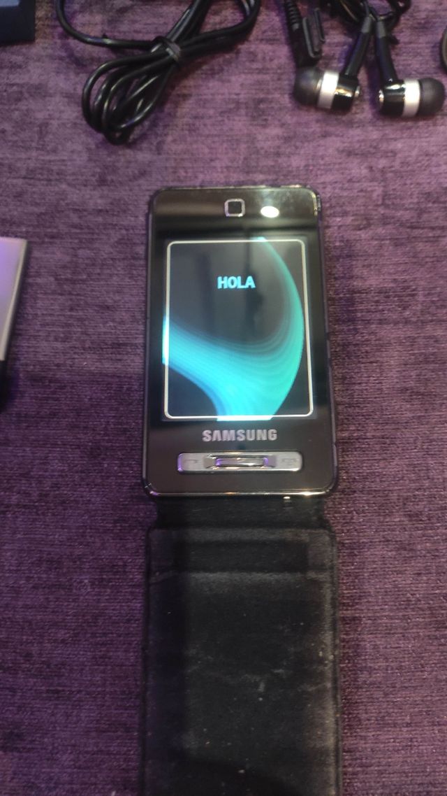 Móvil Samsung F480 .