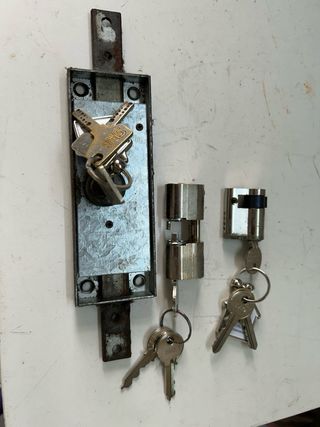 5 Cerraduras: persiana,cajetin y puerta metalica 