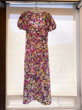 Vestido midi estampado flores y escote fruncido