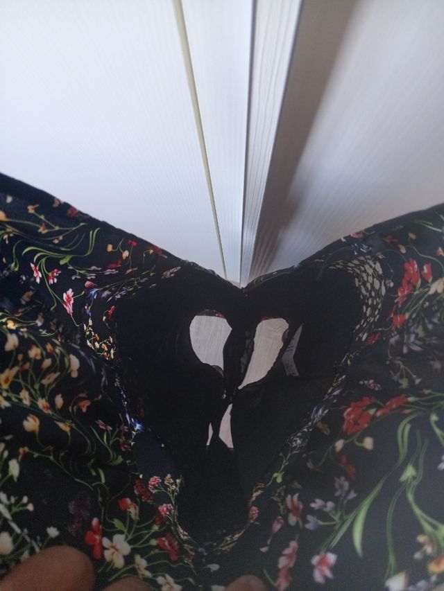 Vestito con pantaloncini nero con fiori taglia 42