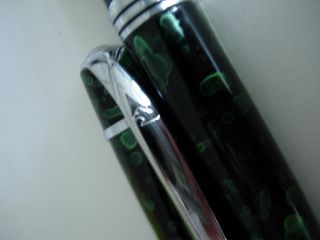 Bolígrafo tipo pluma, adamascado