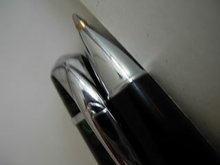 Bolígrafo tipo pluma, adamascado